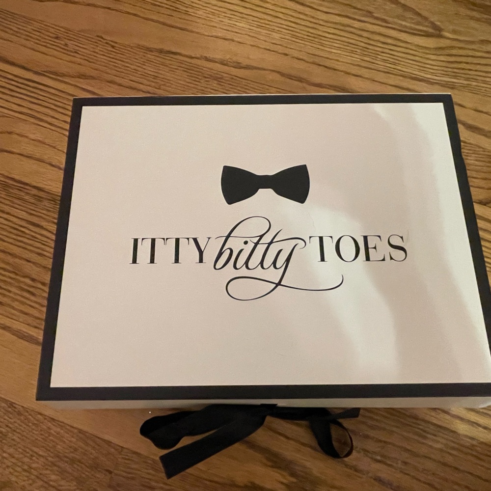 Itty bitty toes set
